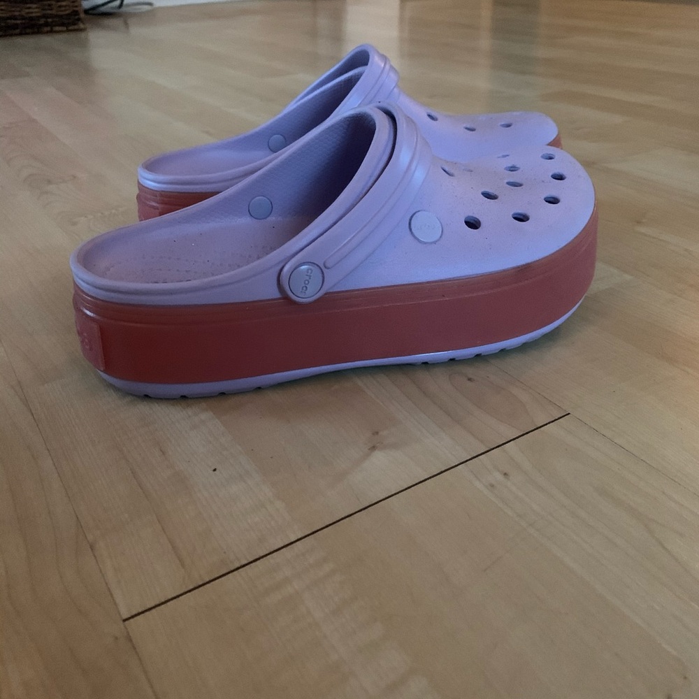 Platform Crocs - pink & purple